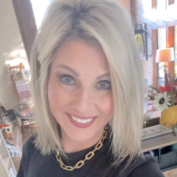 Meet your Posher, Tina - Picture 1 of 1